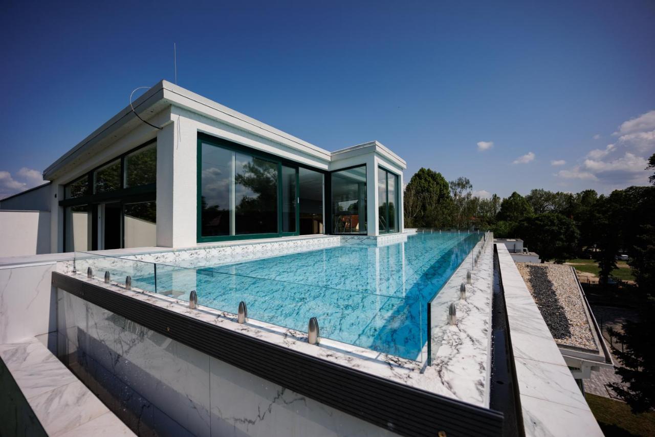 Villa Bauhaus Wellness Apartman Fsz. 1 Σίοφοκ Εξωτερικό φωτογραφία